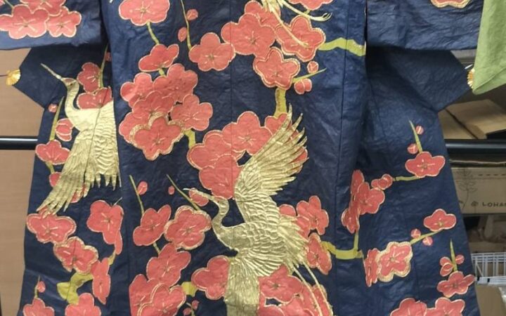二胡の中山靖子さん、越前和紙の衣装で演奏します